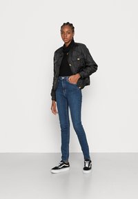 Vero Moda VMNELLA  - Casaco de inverno - black