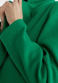 Stradivarius Mantel - green