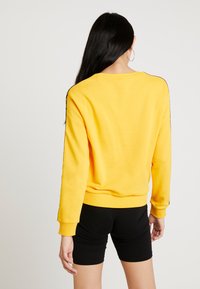 Fila TIVKA CREW  - Sudadera - citrus