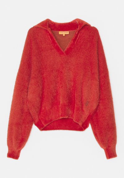 Stine Goya LONG SLEEVE NECKLINE COLLAR JUMPER,FLUFFY MONOGRAM - Jumper - red ochre