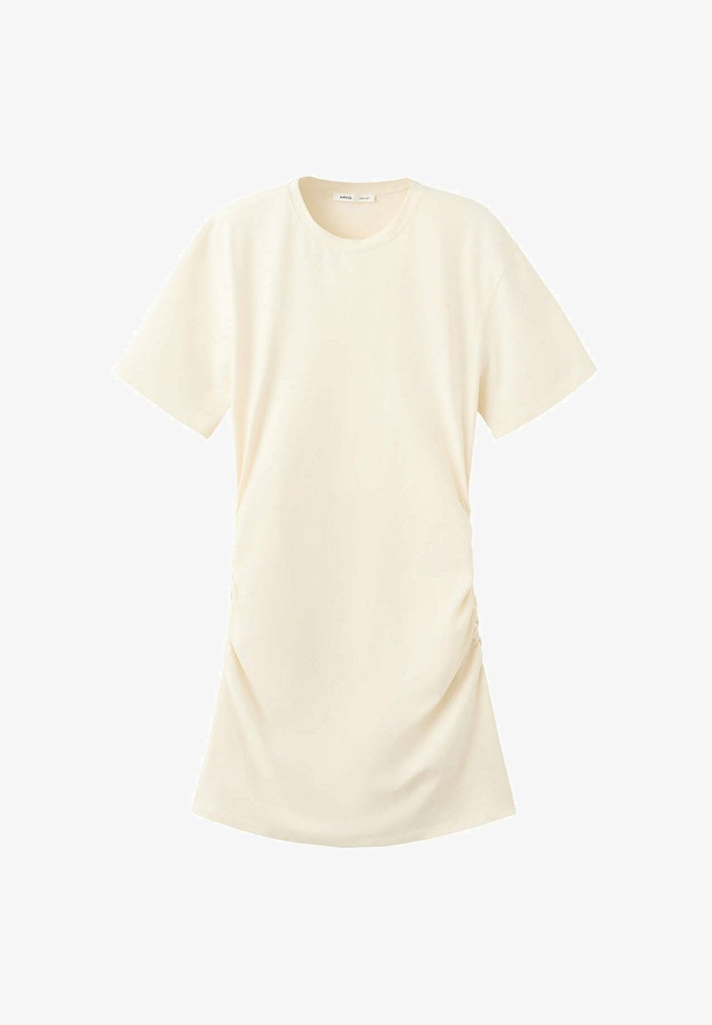 Robe T-shirt à manches courtes couleur crème avec encolure ronde et fronces latérales subtiles, présentée sur un fond blanc uni.