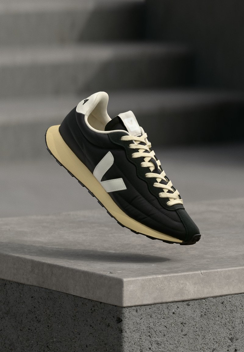 Veja BELEM black white/black