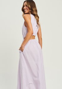 CALLI JAXON  - Vestito lungo - lilac stripe