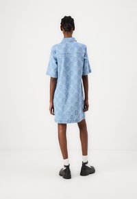 ONLY ONLBELLE BUTTON DRESS - Haljina-majica - light blue denim