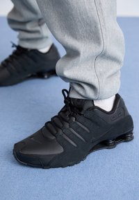 SHOX NZ - Sneaker low - black