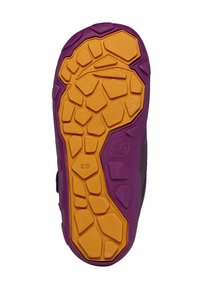 Suola di scarpa per bambino con motivo di battistrada arancione e bordatura viola, misura 28 indicata vicino al centro.