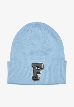 Vaaleansininen neulepipo, jossa on taitettu reunus ja etupuolella kolmiulotteinen musta kirjailtu kirjain "F".
