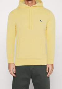 Lacoste Jersey con capucha - yellow