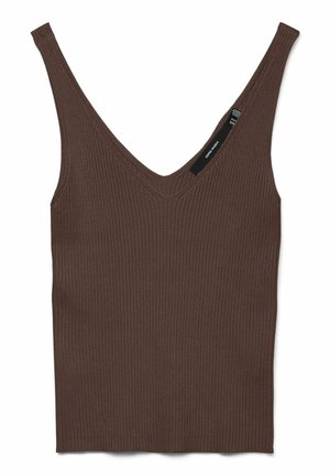 Camiseta sin mangas de punto acanalado marrón con escote en V y tirantes anchos, con una etiqueta negra interna cerca del cuello.