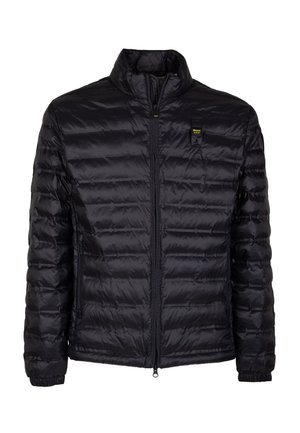 Giacca a vento nera con design leggero, caratterizzata da un collo alto, frontale con zip, polsini elasticizzati e un logo sul lato sinistro del petto.