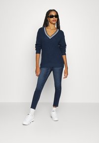 American Eagle SUPER HI RISE DREAM - Calças de ganga de corte skinny - blue plunge