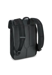 Svart ryggsäck med ett texturerat, hexagonalt mönster. Utrustad med vadderade remmar, en rulltoppdesign och en sid dragkedja för enkel åtkomst.