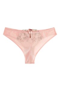 Lyserøde gennemsigtige dametrusser med blomsterbroderi, en lille satinbue, og en nøglehul detalje foran.