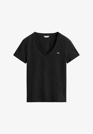 Fekete rövid ujjú V-nyakú póló kis, hímzett GANT logóval a bal mellrészen és hajtott gallér címkével a nyakkivágás belső részén.