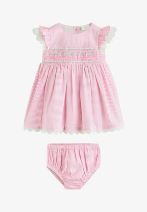 Rózsaszín-fehér csíkos babaruha virágos hímzéssel, csipkével díszített fodros ujjakkal, és hozzáillő rugdalózóval, ami gumis derék- és lábnyílásokkal rendelkezik.