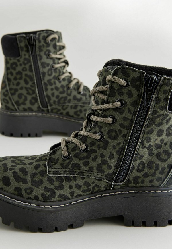 CHUNKY  – REGULAR FIT – Schnürstiefelette