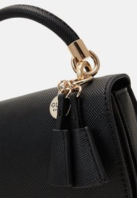 Guess GIZELE MINI SADDLE CROSSBODY - Torba preko tijela - black