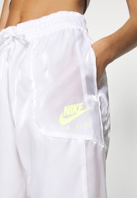 Nike Sportswear Träningsbyxor - white
