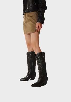 Queen Helena, X28-100-1 - Stivali texani / biker - nero