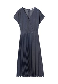 Marineblaues plissee Kleid mit Wickeldesign, kurzen Ärmeln und tailliertem Bund. Der Stoff hat eine glatte Textur und einen dezenten Glanz.