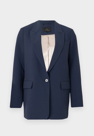 Navyblå blazer med en knapp, hakkeslag, klafflommer og beige satengfôr, vist på ensfarget bakgrunn.