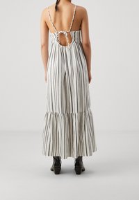 ONLY Robe longue - off-white