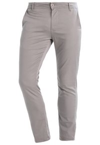 Spodnie z jasnoszarej bawełnianej tkaniny o dopasowanym kroju, z czterema kieszeniami i pojedynczym guzikiem u pasa. Gładka faktura.
