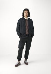 adidas Originals Cargobyxor - black
