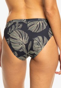 Námornícke spodné diely bikín s listovým vzorom v svetlozelennej a krémovej farbe. Obsahuje bezšvový dizajn a stredné pokrytie. Mäkka, elastická tkanina.