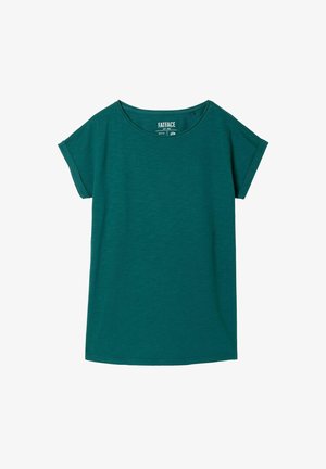 Tyrkysové tričko s krátkym rukávom a okrúhlym výstrihom, s mierne zrolovanými rukávmi, položené na bielom pozadí.