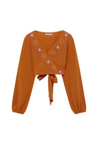 Orange wrap-blus med långa ärmar, med blomsterbroderi i gult och rosa, samt en knytdetalj vid midjan. Texturerat tyg.