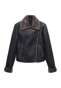 Veste en cuir synthétique noir avec un col en fourrure grise, des manches longues et deux poches zippées à l'avant. Manches avec un accent en fourrure grise.