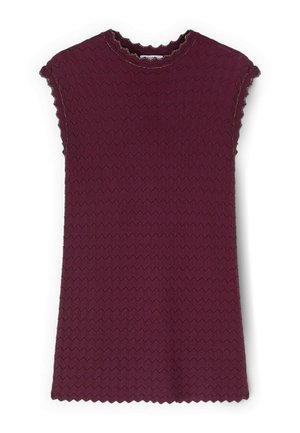 Top de punto sin mangas de color granate con bordes ondulados en las mangas, el escote y el dobladillo, que presenta un patrón en zigzag texturizado.