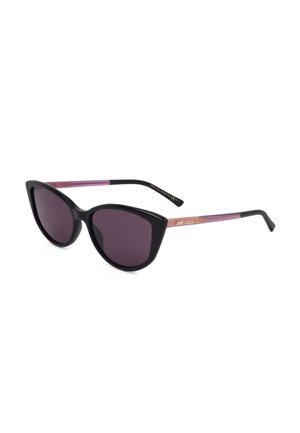 Occhiali da sole neri a forma di occhi di gatto con lenti scure e aste metalliche viola e oro rosa, con un piccolo logo del marchio sulle aste.