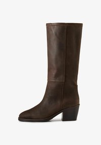 Seleccionado, waxed brown