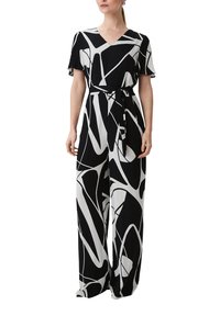 Czarnoskalowy kombinezon z dekoltem w kształcie litery V, krótkimi rękawami, szerokimi nogawkami i paskiem w talii, ozdobiony abstrakcyjnym wzorem. Gładka tekstura materiału.