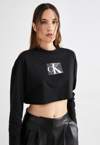 Calvin Klein Jeans - SEQUIN LONG SLEEVE SHORT - Sweatshirt - black Miniaturebillede 1