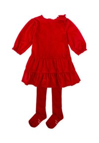 Vestido de terciopelo rojo con mangas largas abullonadas, falda con volantes y un lazo en el hombro. Combinado con unas medias rojas a juego.