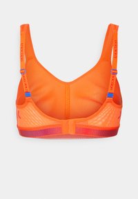 triaction by Triumph CARDIO FLOW - Sutiã desportivo de alto suporte - mandarin red