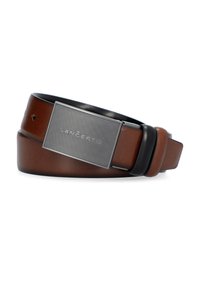 Brązowy skórzany pasek z matową czarną metalową klamrą z teksturowaną powierzchnią i wygrawerowanym logo, prezentujący elegancki, nowoczesny design.