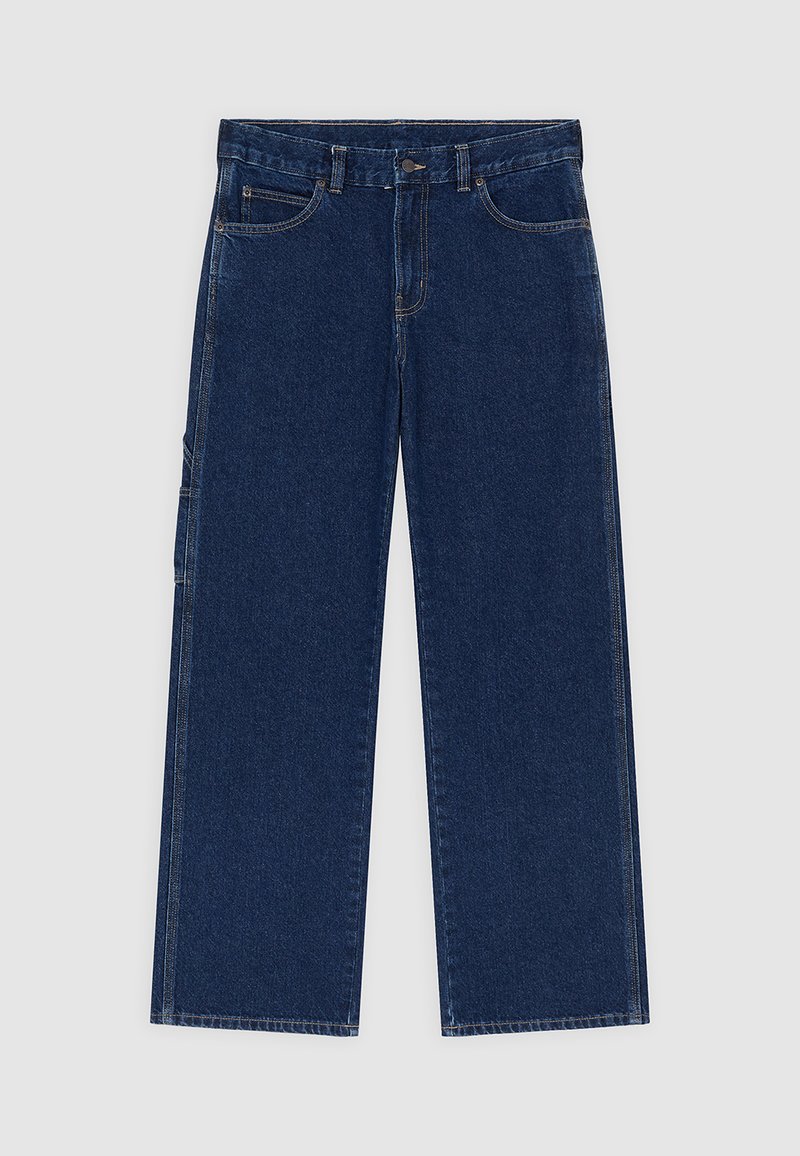 Mørkeblå straight-leg denimjeans med knap- og lynlås-lukning, forlommer og bæltestropper på en lys baggrund.