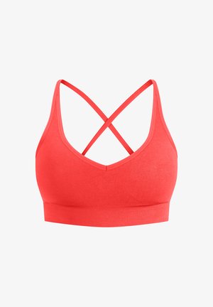 Sujetador deportivo rojo con diseño de cuello en V, banda inferior ancha y tirantes cruzados en la parte posterior; fabricado con una tela suave y elástica.