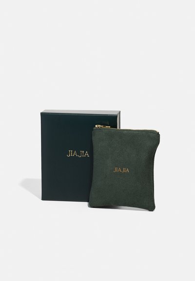 Pääkuva 4, Suurenna