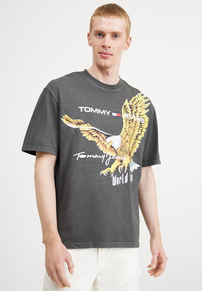 Tommy Jeans VINTAGE TEE EAGLE TEE UNISEX Tshirt con stampa new