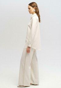 Touché Privé STONE EMBELLISHED - Button-down blouse - cream