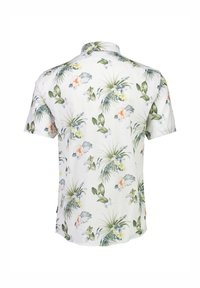 Camisa de manga corta hecha de una tela ligera con un fondo blanco y un patrón floral tropical en tonos verdes, rosas y amarillos.