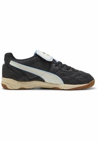 Sapatilha de desporto em camurça preta com detalhes em branco e azul claro, upper texturizado e sola de borracha de alperce. Apresenta cordões e um detalhe de fita.