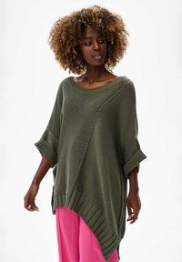 blue shadow GUSTTI khaki