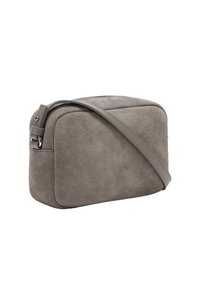Grau Suede Umhängetasche mit abgerundeten Kanten, verstellbarem Tragegurt, Reißverschlussverschluss und glatten Lederakzenten. Kompakte rechteckige Form.
