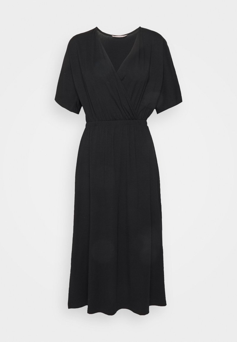 Czarna maxi sukienka z dekoltem w kształcie litery V i krótkimi rękawami. Posiada związany w talii pas i luźną spódnicę. Wykonana z miękkiego, lekkiego materiału.